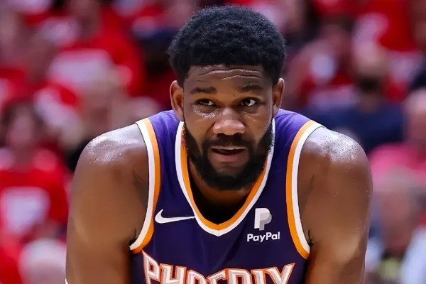 Cựu nhân viên của Suns cảnh báo: Ayton chỉ có thể là một người nửa vời, và Lakers có thể trở thành một thảm họa!