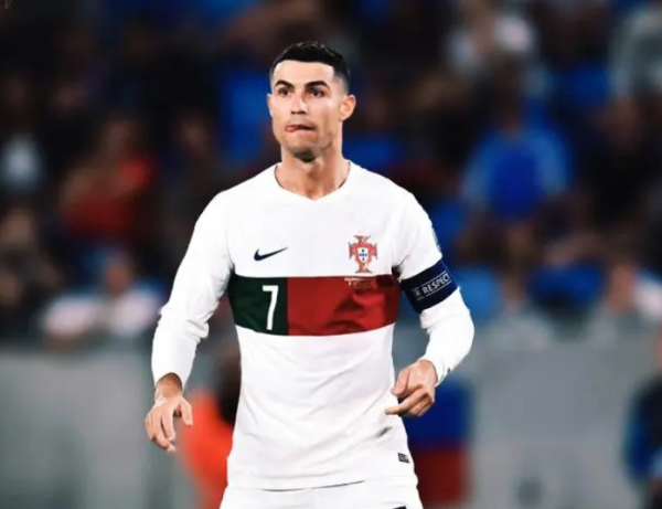 4: 0 đến 2: 0! 2 bàn thắng đã bị thổi bay, Ronaldo đã ghi 10 bàn sau 8 trận, lập kỷ lục 3 ** Bồ Đào Nha đã giành được 9 chiến thắng liên tiếp