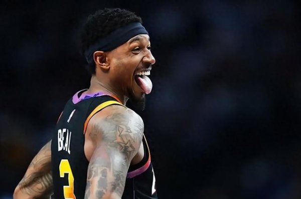 Miễn là tôi không rời đi, không ai có thể đánh đổi tôi! Chỉ có 10 người ở NBA có quyền phủ quyết giao dịch