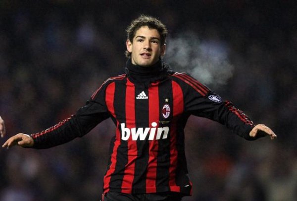 Pato: Tôi rất vui vì Allegri trở lại Milan để huấn luyện, tôi hy vọng Modric mang lại trải nghiệm cho Milan